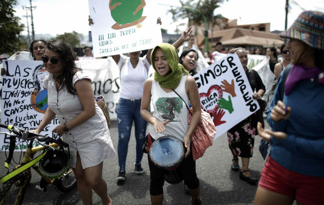 Protestando en San José, Costa Rica, tras el asesinato de Jerhy Rivera, un activista indígena. Foto / Jeffrey Arguedas/EPA, vía Shutterstock.