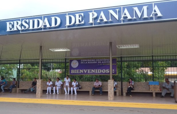 La sede regional de la Universidad de Panamá tomó sus propias medidas tras notificar a las autoridades de Salud sobre la situación de la docente, dijo su director Leonardo Collado. FOTO/Thays Domínguez