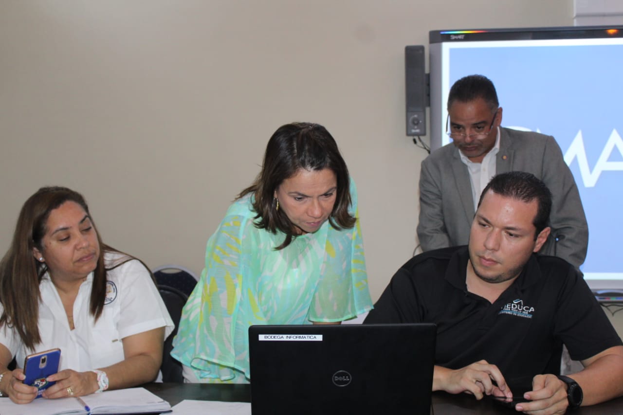 El Meduca hizo una reunión virtual con los docentes. 