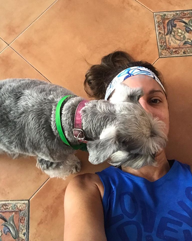 Tierna compañía. Le consta a Dayra Torres, quien mata el ocio en tiempos de coronavirus haciendo ejercicio. Foto: Facebook