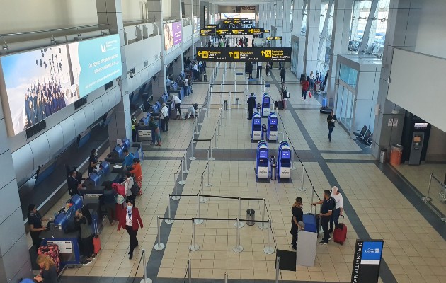 En estos momento el personal de Tocumen junto a las aerolínea realiza un esfuerzo inmenso. Foto/Cortesía