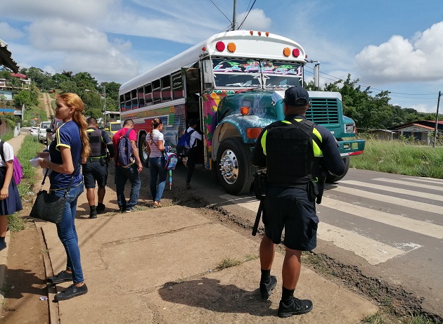 Uno de los paliativos adoptados por el sindicato para apoyar a los conductores, dijo, ha sido la entrega de alimentos, lo cual inicio la semana pasada.