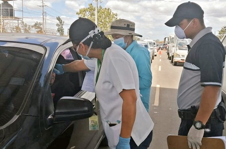 Los puestos de control sanitarios continúan activados en diferentes puntos del país. Foto Minsa