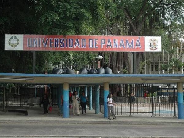  La medida de suspender las labores administrativas fue tomada por el rector de la Universidad de Panamá, Eduardo Flores Castro. 