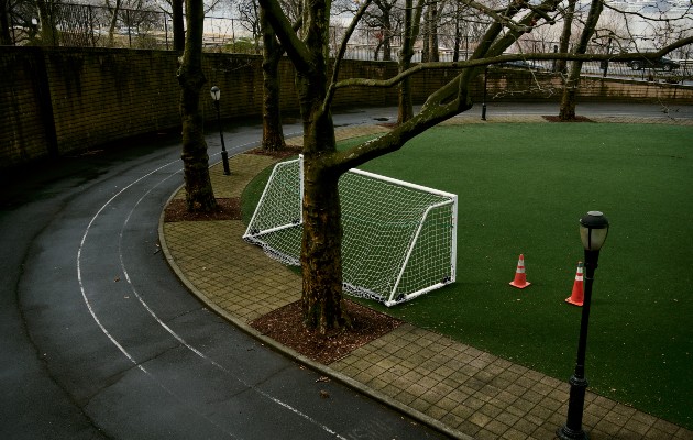 Las cancelaciones deportivas por el coronavirus podrían ser un descanso útil de una “obsesión poco saludable”. Foto / Vincent Tullo para The New York Times.