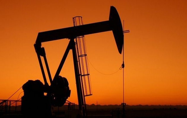 El precio del petróleo intermedio de Texas (WTI) cayó este viernes un 4.8%.