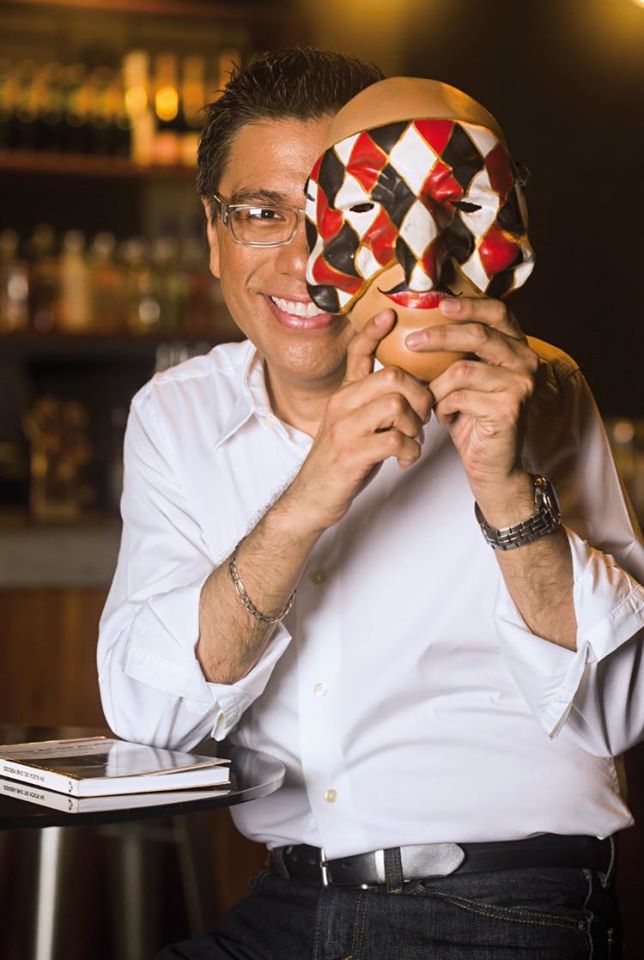 Félix Gómez, uno de los veteranos de la industria teatral panameña. Más de 500 profesionales,  que tienen aún mucho que dar y los esperan después del coronavirus para que llenen las salas y los aplaudan. Foto: Panamá América