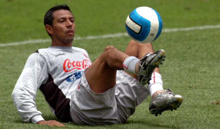 Nolberto Solano jugó en Inglaterra y en Boca Juniors. Foto AP