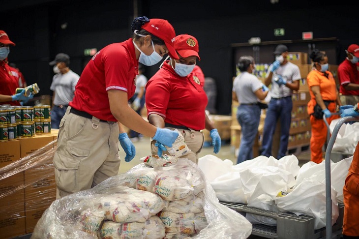 La bolsa de comida del Programa Panamá Solidario cuenta con arroz, porotos, frijoles, aceite, sal, azúcar, harina, productos enlatados, carnes de res y cerdo.