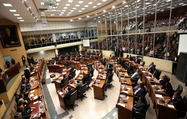 En el tintero quedó la discusión en tercer debate del proyecto de ley que suspende pago de servicios públicos por tres meses. Foto: Panamá América.