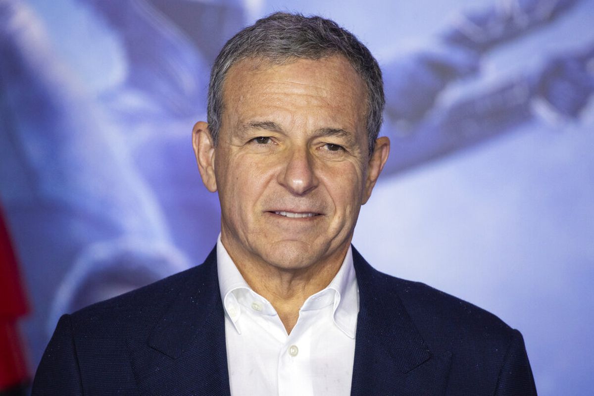 Bob Iger, presidente ejecutivo de Disney renunciará a su salario a partir de abril para disminuir el impacto económico del coronavirus en la empresa. Foto: AP