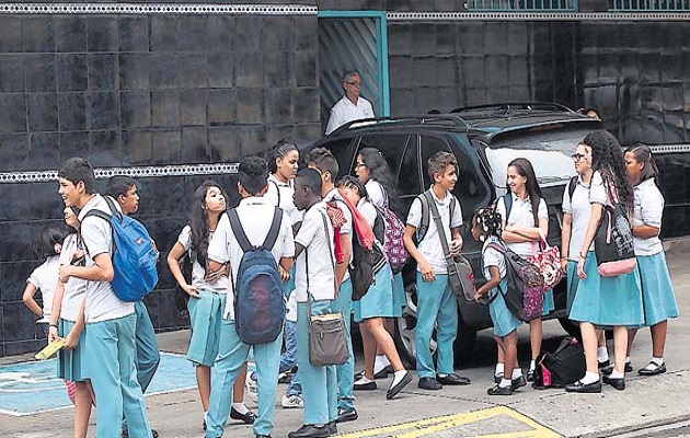 Las anualidades que pagan los padres de familia en los colegios particulares van desde los $950 hasta más de $7,000