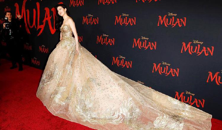 "Mulan" no estrenará en marzo, según anunció Disney. La idea es atajar al coronavirus.