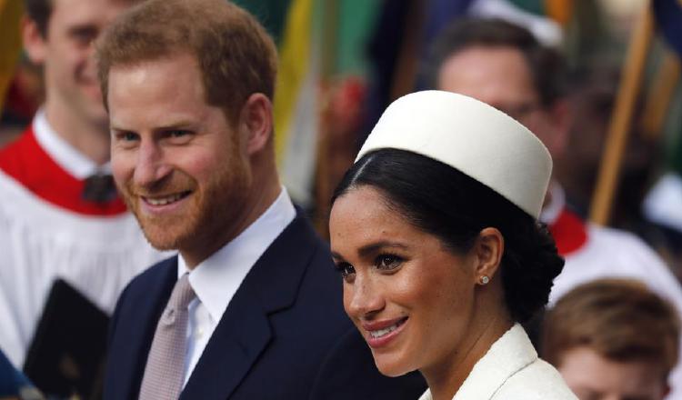 Meghan Markle y Harry están dándole la vuelta a la página. Acaban de empezar una nueva etapa en su vida como pareja.  AP