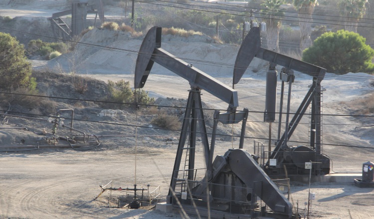 En lo que va de año, el precio del WTI ha caído cerca del 70 % . EFE