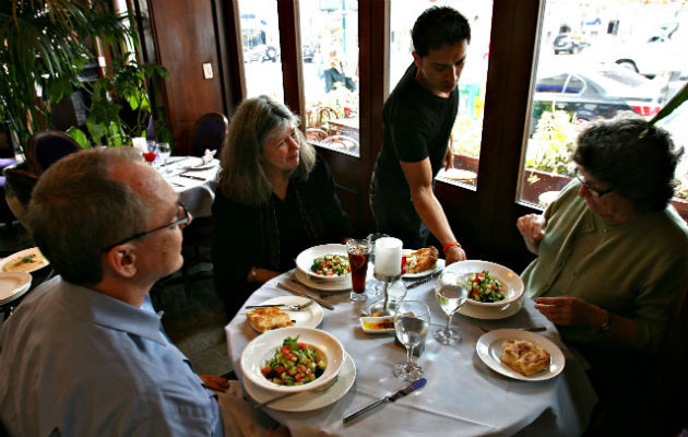 Más de 40 mil  empleados de  restaurantes afectados por las medidas del Coronavirus.