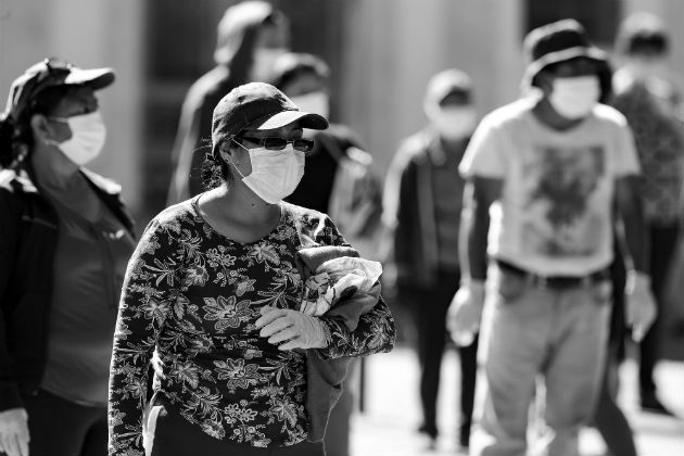 Sé obediente a las indicaciones sanitarias y recuerda la desobediencia pueda traernos desgracias que después nos lamentaremos.  Foto: EFE.