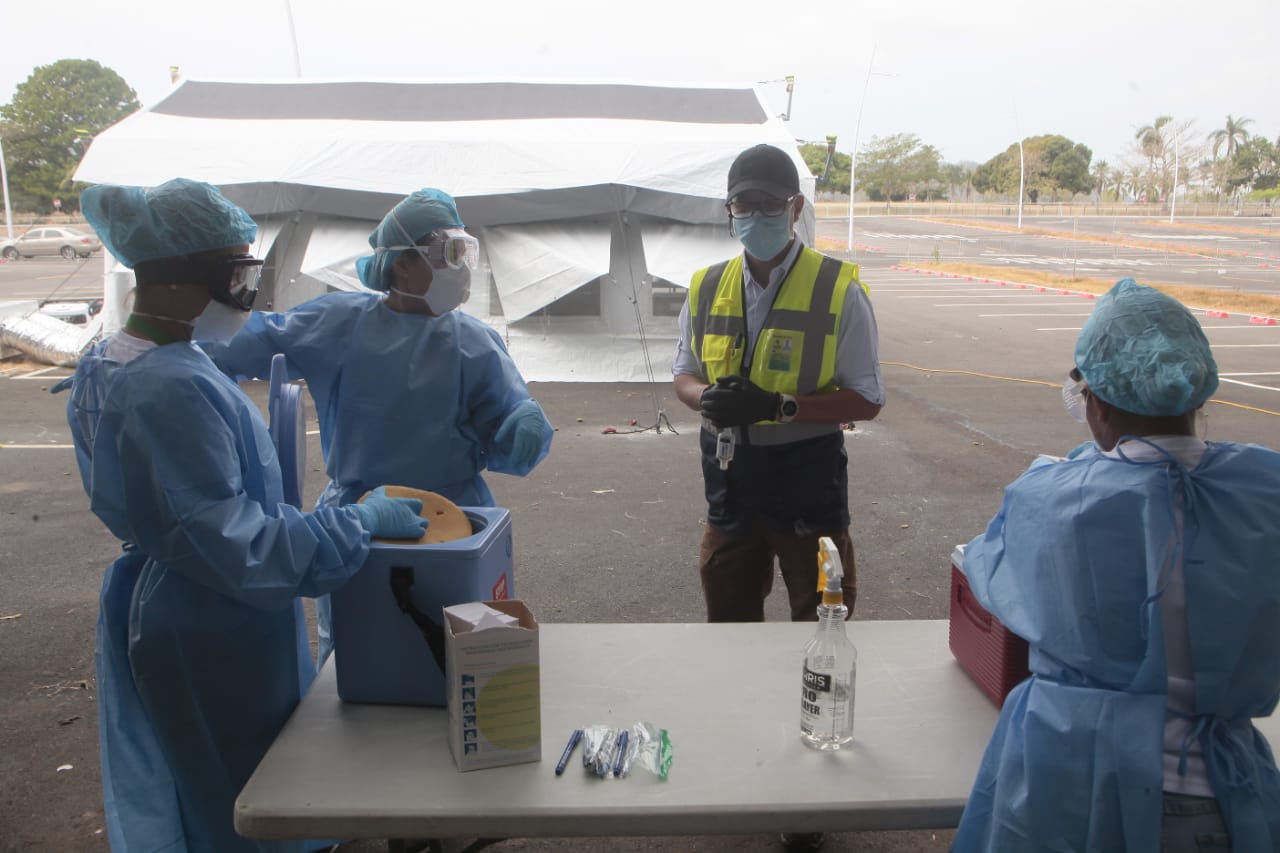 Se han realizado 87 muestras de hisopado nasofaringio a personas que a través del laboratorio móvil en el Centro de Convenciones de Amador.