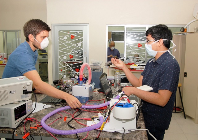 La ministra Rosario Turner estuvo presente en la última prueba del prototipo. Foto: Cortesía