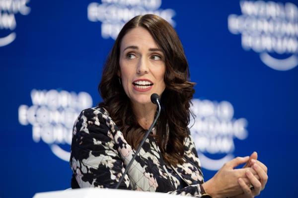  La primera ministra de Nueva Zelanda, Jacinda Ardern, no destituyó al titular de salud, debido a la situación que se viv por el COVID-19. FOTO/EFE