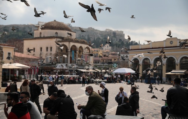 La economía de Grecia depende del turismo y pequeños negocios. La Plaza Monastiraki, en Atenas. Foto / Costas Baltas/Reuters.