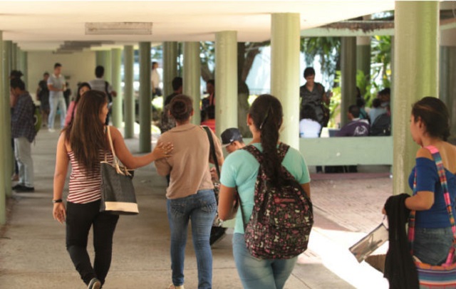 Se utilizará el Whatsapp, Zoom y el correo electrónico para que los estudiantes reciban las clases y asignaciones. Foto: Archivo