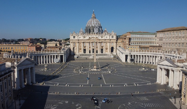 Plaza de San Pedro de Roma, desierta, el 4 de abril de 2020.