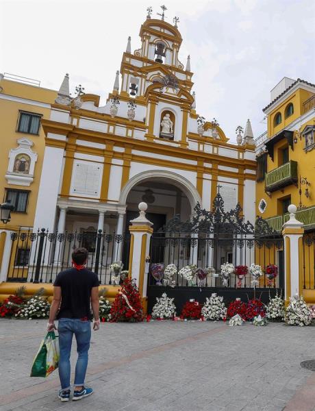 Las iglesias católicas del mundo desde que inició la pandemia ha dejado de recibir a sus fieles. FOTO/EFE