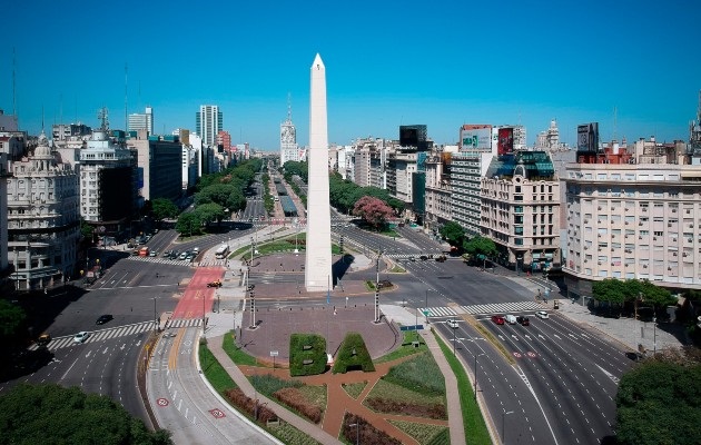 Vista área del sector del Obelisco, prácticamente vacío, en Buenos Aires (Argentina), el pasado 20 de marzo.
