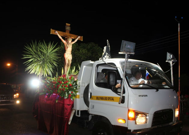   El Viernes Santo, el recorrido por las calles fue con la imagen del Cristo del Perdón. Foto: Thays Domínguez.