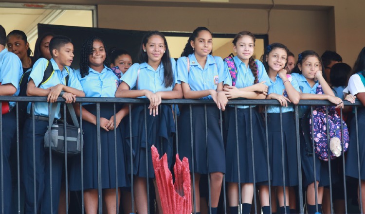 Estudiantes, padres de familia y docentes están a la espera que el Meduca haga el anncio sobre cómo queda el año escolar.