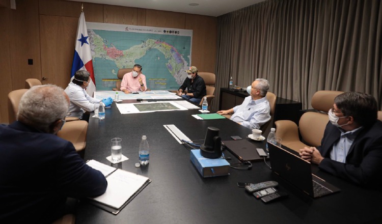 Reunión entre directivos del Idaan y miembros del Ejecutivo.