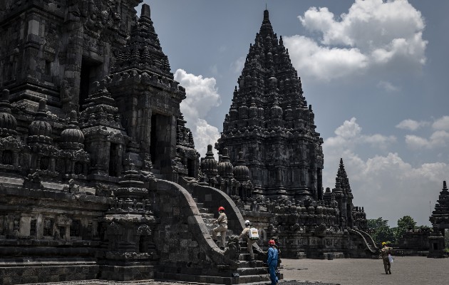 La pandemia ha golpeado muy duro al turismo. Templos en Yogyakarta, Indonesia, cerrados al público. Foto / Ulet Ifansasti para The New York Times.