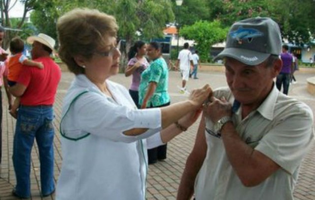 Se han aplicado 2,000 vacunas al personal de salud. Foto: Archivo