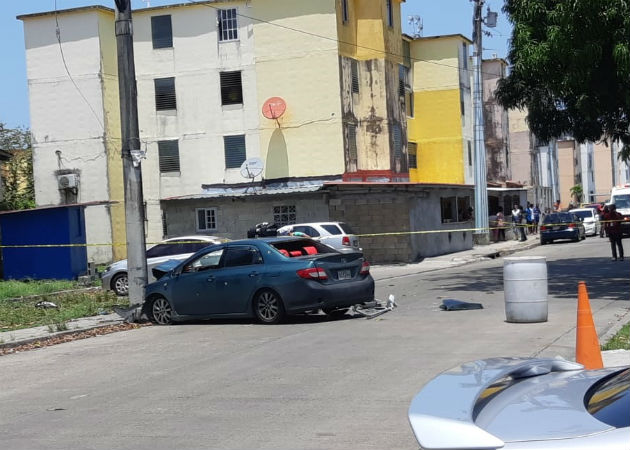 El vehículo donde iba Ángel Pacheco Palacios se estrelló contra un poste de luz. Foto: Diómedes Sánchez. 