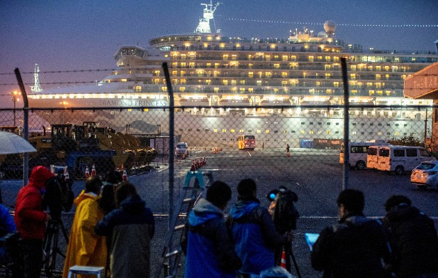 Un estudio de los pasajeros en el Diamond Princess halló que el 18 por ciento de los infectados eran asintomáticos. Foto / Athit Perawongmetha/Reuters.