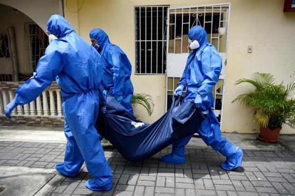 En las últimas semanas el Gobierno ha repartido equipos de protección sanitaria en hospitales, adquiridos o recibidos gracias a donaciones de organismos internacionales y del sector privado. FOTO/EFE