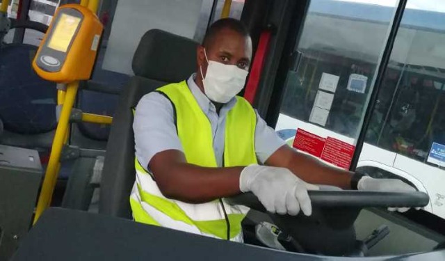 Luis Fernado Ambrose tiene 43 años y reside en el área de Panamá Norte. Tiene 20 años de experiencia como conductor. Foto: Cortesía