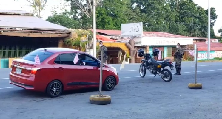 Los comerciantes del área de Cuervitos, precisan que a los compradores panamelos no se les permite cruzar. Foto/Mayra Madrid