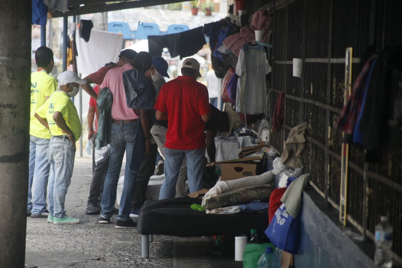 La escuela República de Chile ha servido de hogar para estas personas.