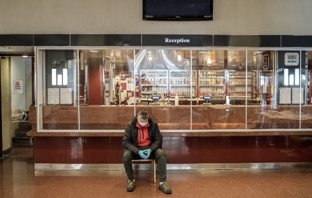 Los funcionarios italianos han propuesto permisos para que personas con anticuerpos contra el coronavirus salgan. Foto / Alessandro Grassani para The New York Times.