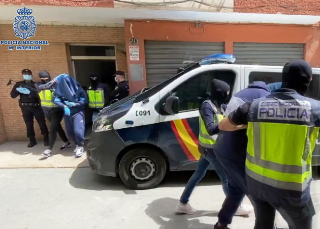 Imagen del arresto de los extremistas islámicos en Almeria, España. Fotos: EFE/Archivo.