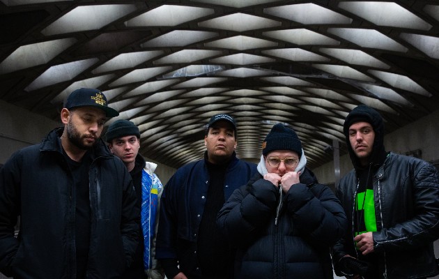 El grupo de hip-hop quebequense Dead Obies rapea en franglais, una mezcla de inglés y francés. Los críticos dicen que artistas así amenazan el futuro del francés. Foto / Nasuna Stuart-Ulin para The New York Times.