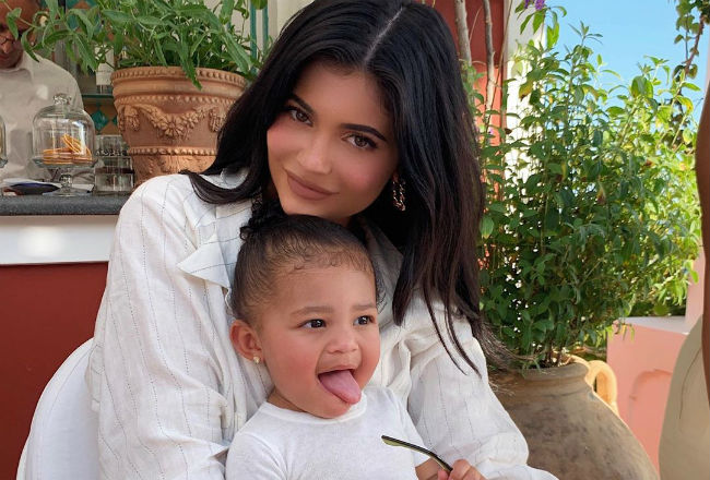 Kylie Jenner y su hija Stormi. 