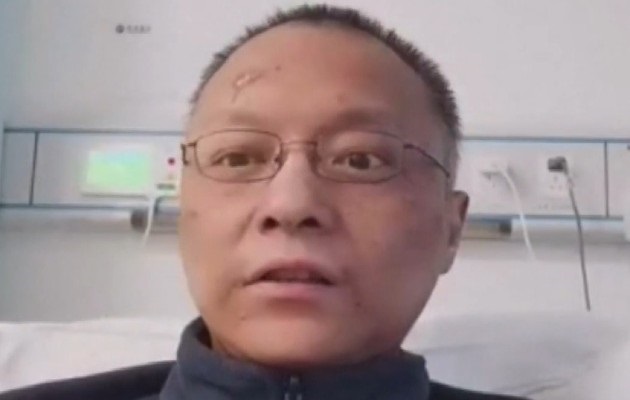 Las imágenes de la cara visiblemente oscurecida de los doctores Yi Fan y Hu Weihen, del Hospital Central de Wuhan, se volvieron virales primero en las redes chinas y posteriormente dieron el salto a las plataformas occidentales.