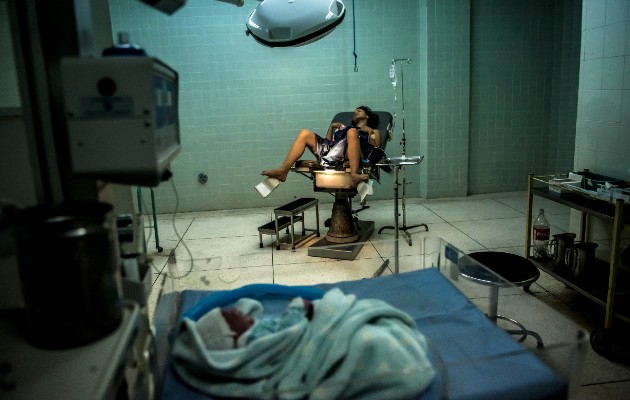 Un hospital público en La Victoria, como otros en Venezuela, carece de artículos claves como jabón y gasas. Foto / Meridith Kohut para The New York Times.