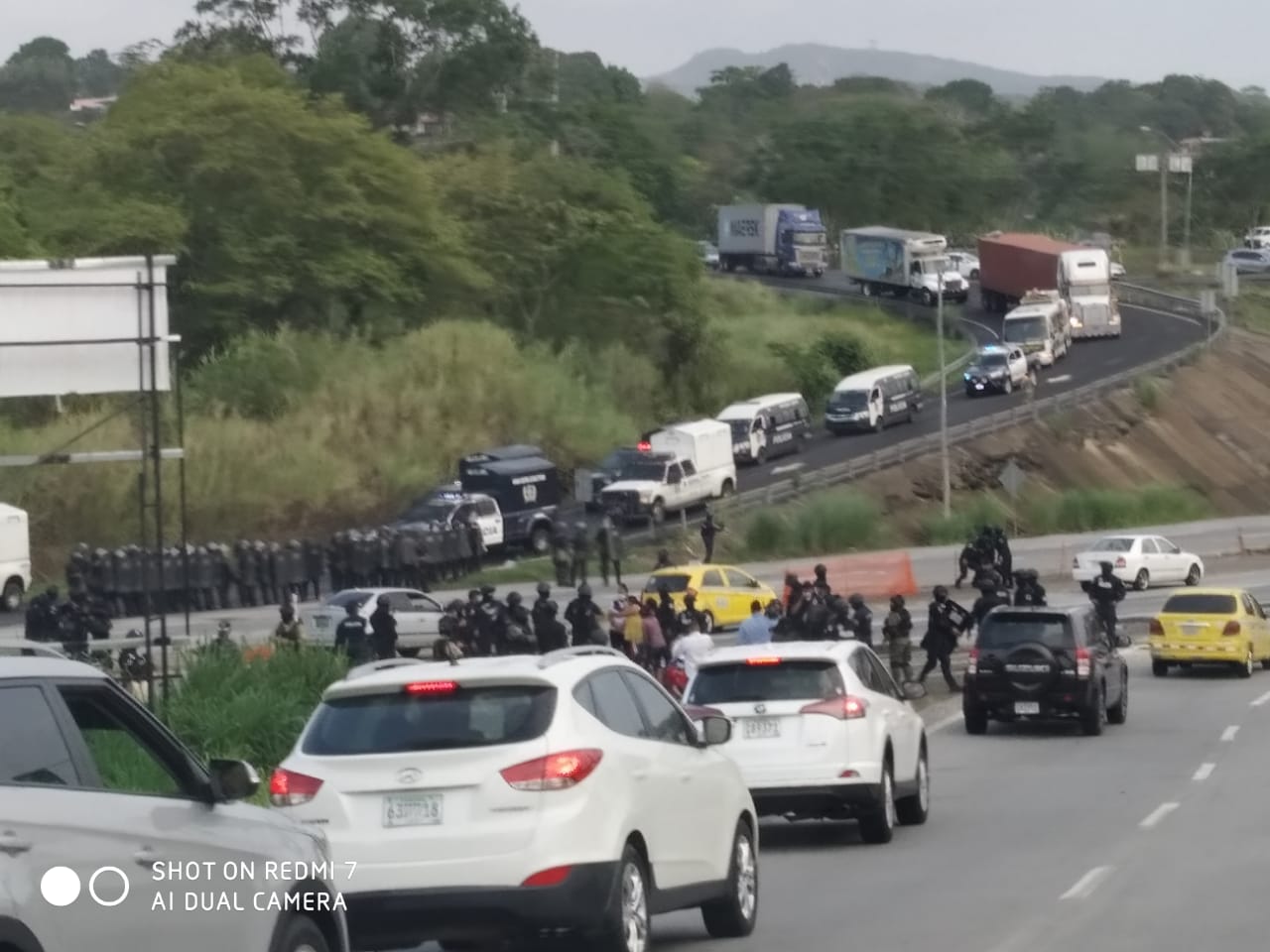 Hubo un enorme tranque vehicular debido a las protestas en Loma Cová y otros sectores de Panamá Oeste. Foto/Eric Montenegro