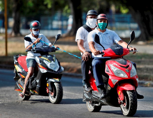 Los detenidos llevaban cocaína y marihuana en bici, moto y coche y parte de esa droga había sido escondida en un falso fondo de las mochilas de reparto.