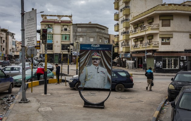 Un panorámico para Khalifa Hifter en Benghazi. Foto / Ivor Prickett para The New York Times.