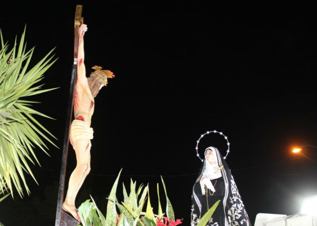 Herreranos viven la semana mayor a pesar de la cuarentena por COVID-19 El Viernes Santo, el recorrido por las calles fue con la imagen del Cristo del Perdón. Foto: Thays Domínguez.